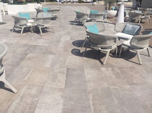 Terasa z keramické dlažby La Roche - Burdž al-Arab